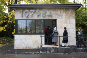 The Wollheim Pavilion, labeled with Norbert Wollheim's prisoner number, on the grounds of the I.G. Farben Building'© Jessica Schäfer